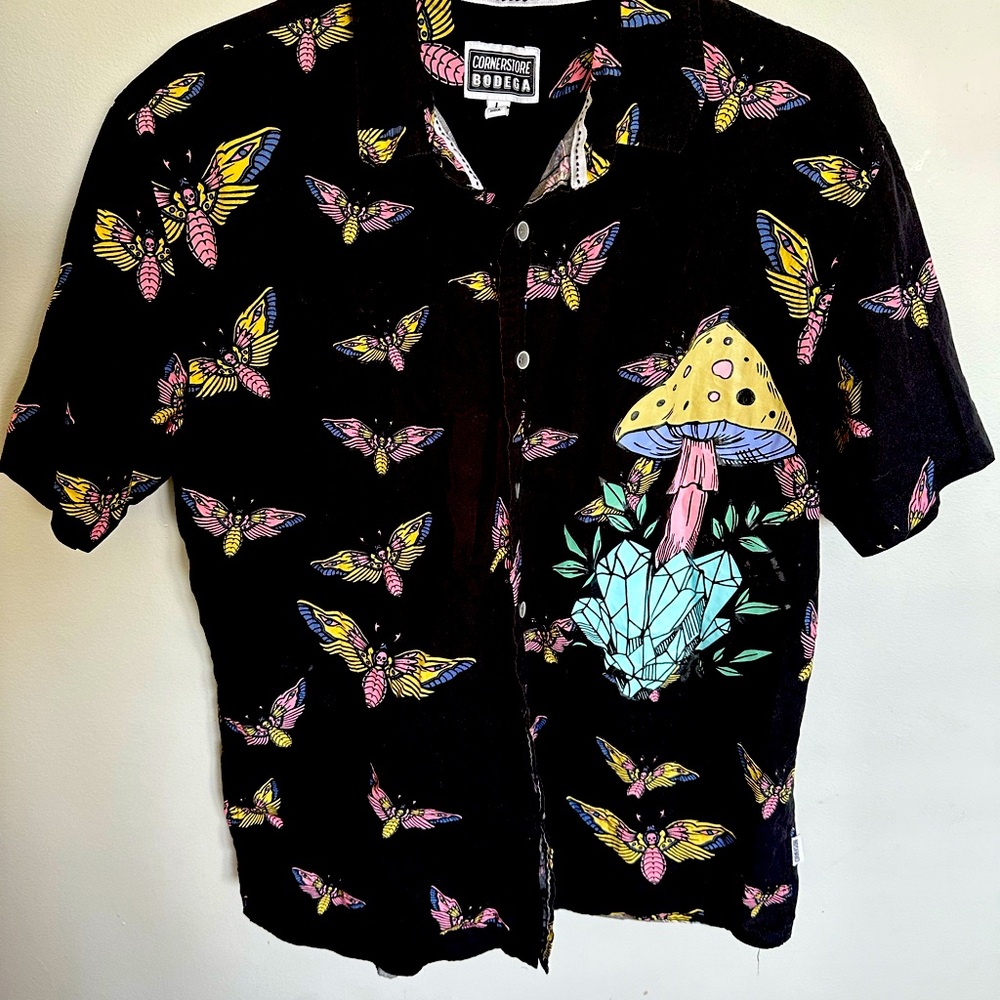 Cornerstore Bodega Men Button Up Short Sleeve Shirt Mushroom Moth Design SzLarge
